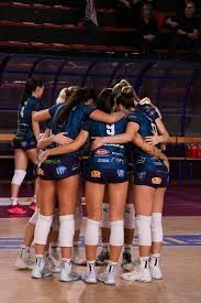 大谷翔平在 2023 经典赛面对意大利时投出 102 英里火球，全场惊呼